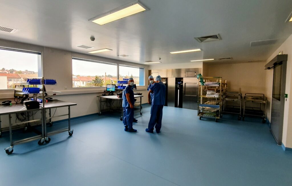 Des personnes réceptiennent la nouvelle stérilisation